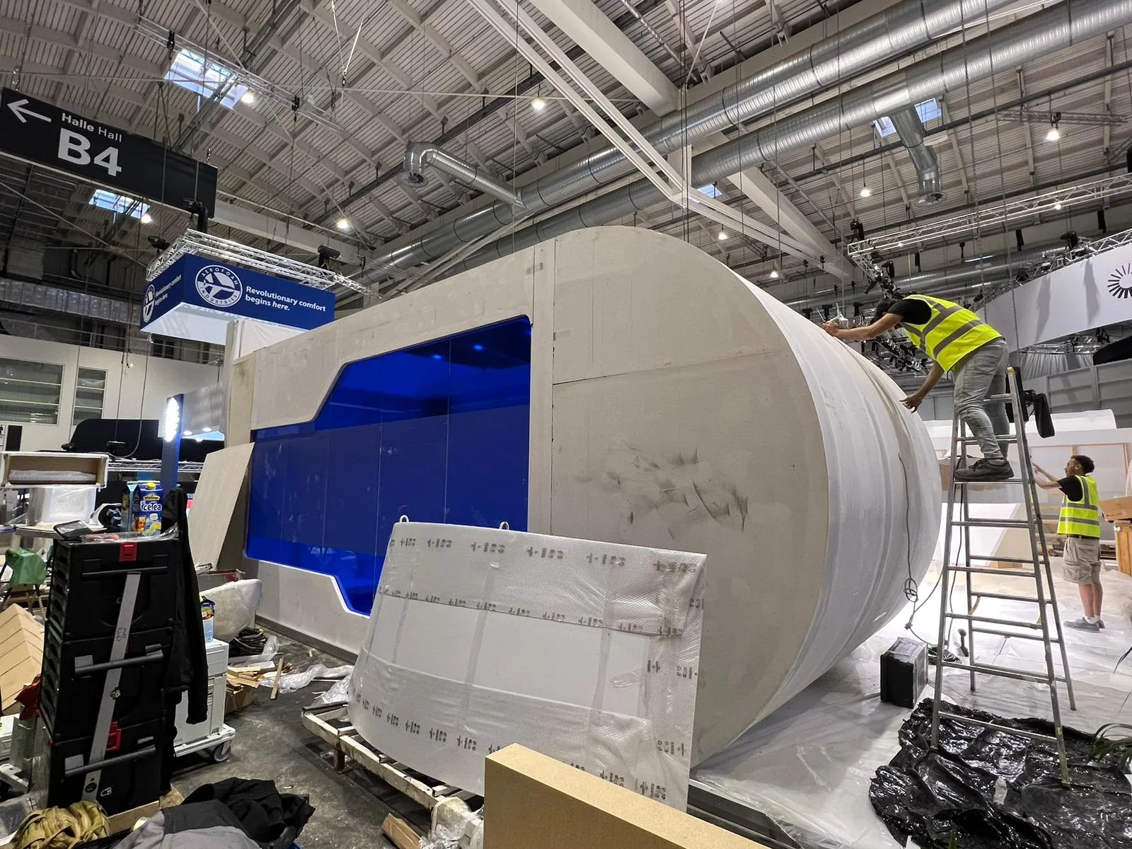 Exhibition stand build-up at AIX, Hamburg - curved structural forms before cladding