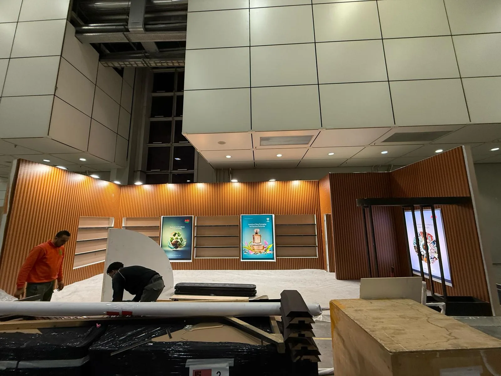 AGI Greenpac exhibition stand under construction at Cosmoprof Worldwide Bologna, Bologna Fiere — installation by Echo Expo