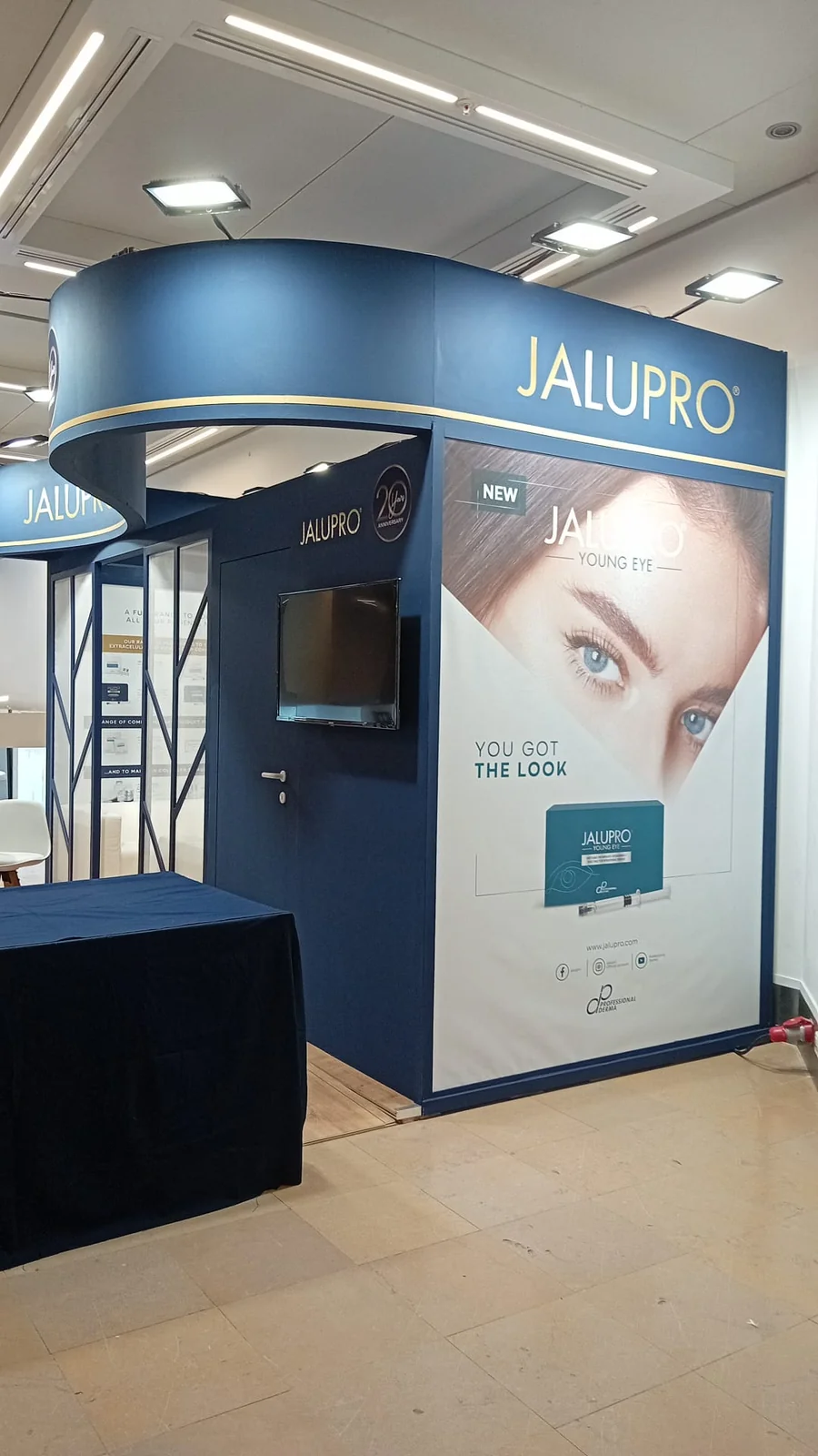 Jalupro 20 sqm exhibition stand at AMWC, Monaco — designed and built by Echo Expo (view 3)
