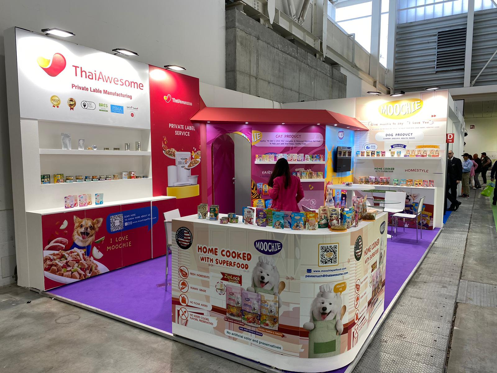 28 sqm pet industry exhibition stand at Zoomark International, BolognaFiere, with certification marks at fascia height, a private label service wall and product shelving throughout
